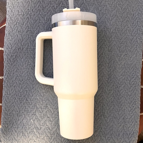 Stanley Adventure Quencher Travel Tumbler | 40 OZ - Picture 5 of 6